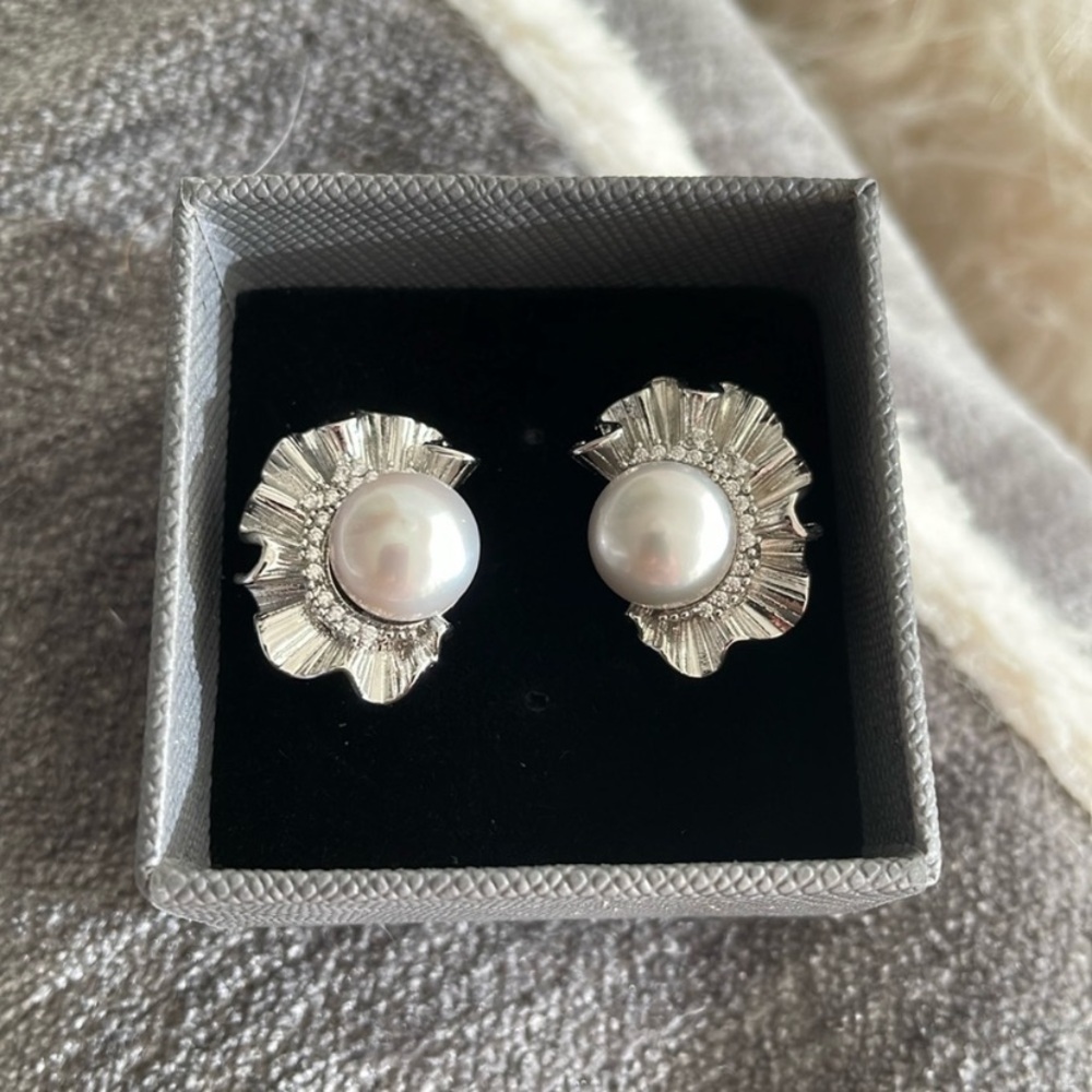 Freshwater Baroque Pearl earrings